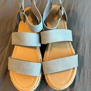 Soda sandals